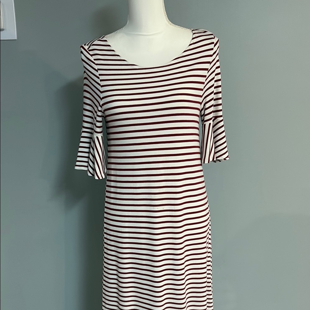 New York & Company Stretch Red & White Striped Flare Sleeve Dress 83% Rayon M
